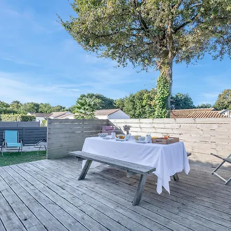 500 M De La Plage, Jardin, 4 Adultes 1 Enfant 度假居