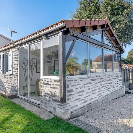 500 M De La Plage, Jardin, 4 Adultes 1 Enfant *