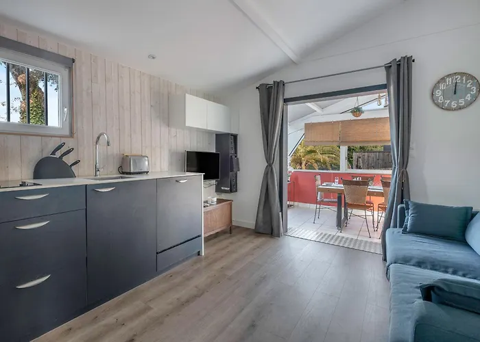 500 M De La Plage, Jardin, 4 Adultes 1 Enfant