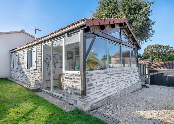 500 M De La Plage, Jardin, 4 Adultes 1 Enfant *